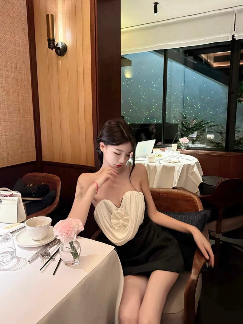 浪漫独宠 小众设计黑白玫瑰连衣裙 Exclusively Romantic – Niche Design Black and White Rose Dress