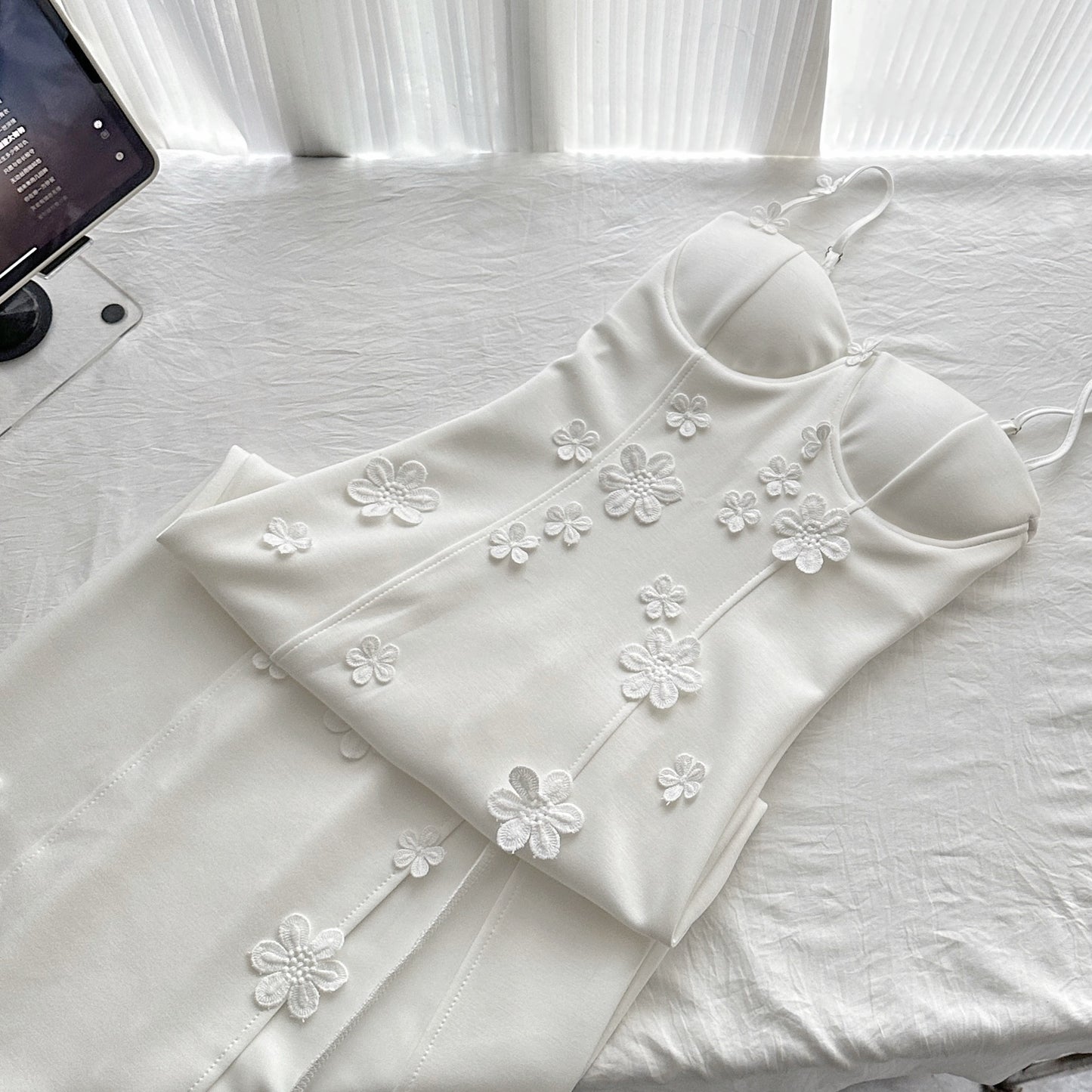 白色约定 立体花朵开叉连衣裙 White Promise 3D Floral Slit Dress
