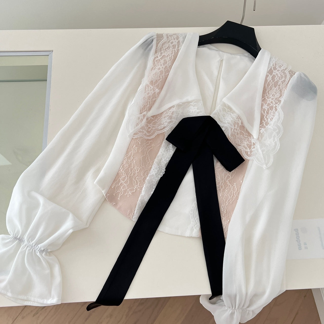凯尼美美 长袖v领蕾丝气质衬衫上衣 Kaine‘s Beauty Long-Sleeve V-Neck Lace Elegant Blouse