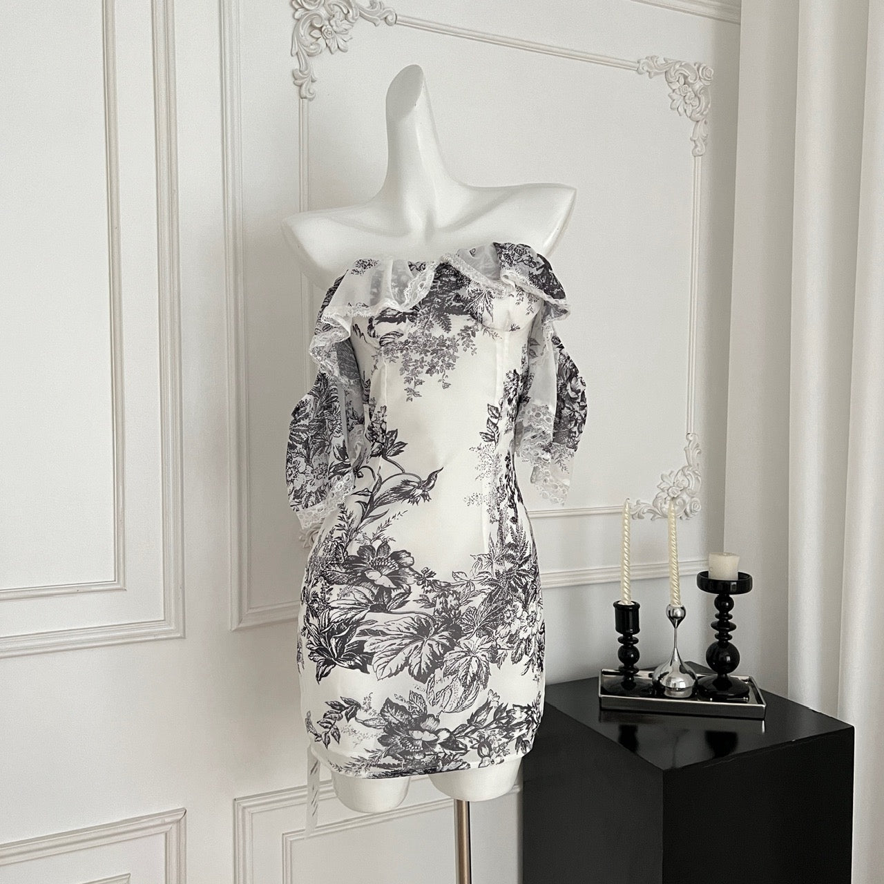 墨染青花 新中式方领包臀旗袍 Ink-Dyed Blue and White Modern Chinese Square-Neck Fitted Qipao