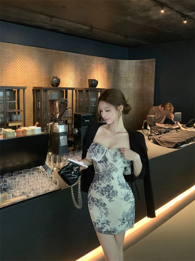墨染青花 新中式方领包臀旗袍 Ink-Dyed Blue and White Modern Chinese Square-Neck Fitted Qipao