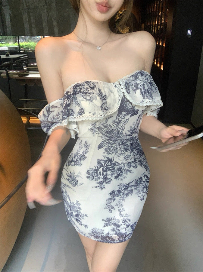 墨染青花 新中式方领包臀旗袍 Ink-Dyed Blue and White Modern Chinese Square-Neck Fitted Qipao