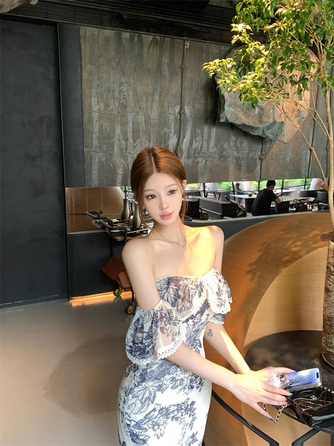 墨染青花 新中式方领包臀旗袍 Ink-Dyed Blue and White Modern Chinese Square-Neck Fitted Qipao