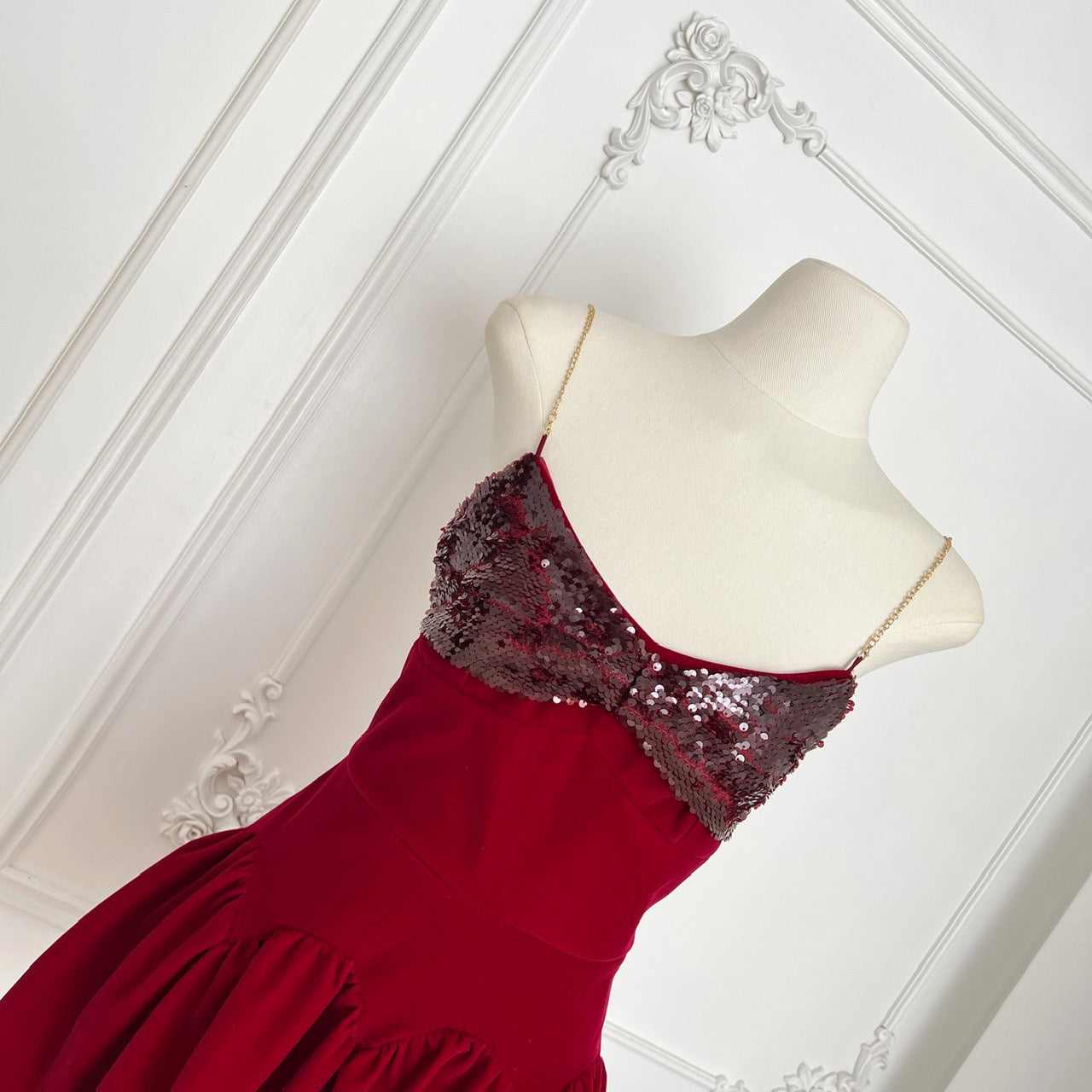 顶美打造 重工款V领丝绒吊带连衣裙 Delicately Crafted Velvet V-Neck Slip Dress by Dingmei