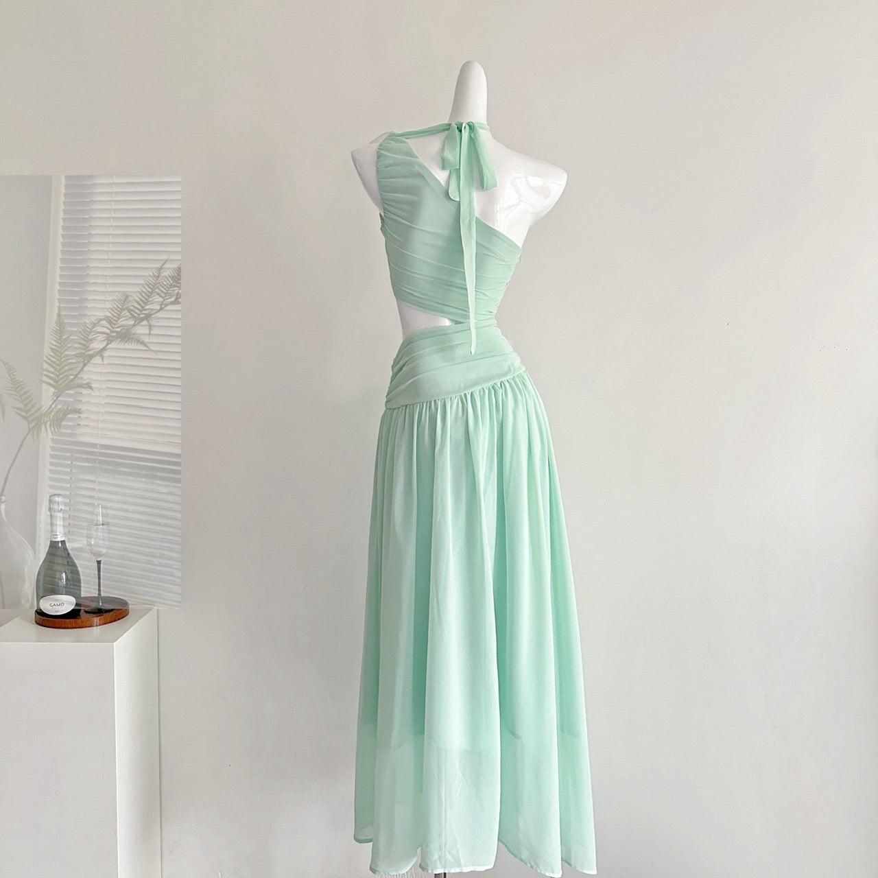 丝萝乔木 斜肩露腰网纱连衣裙 Silk Vine & Tall Tree One-Shoulder Mesh Dress with Cutout Waist
