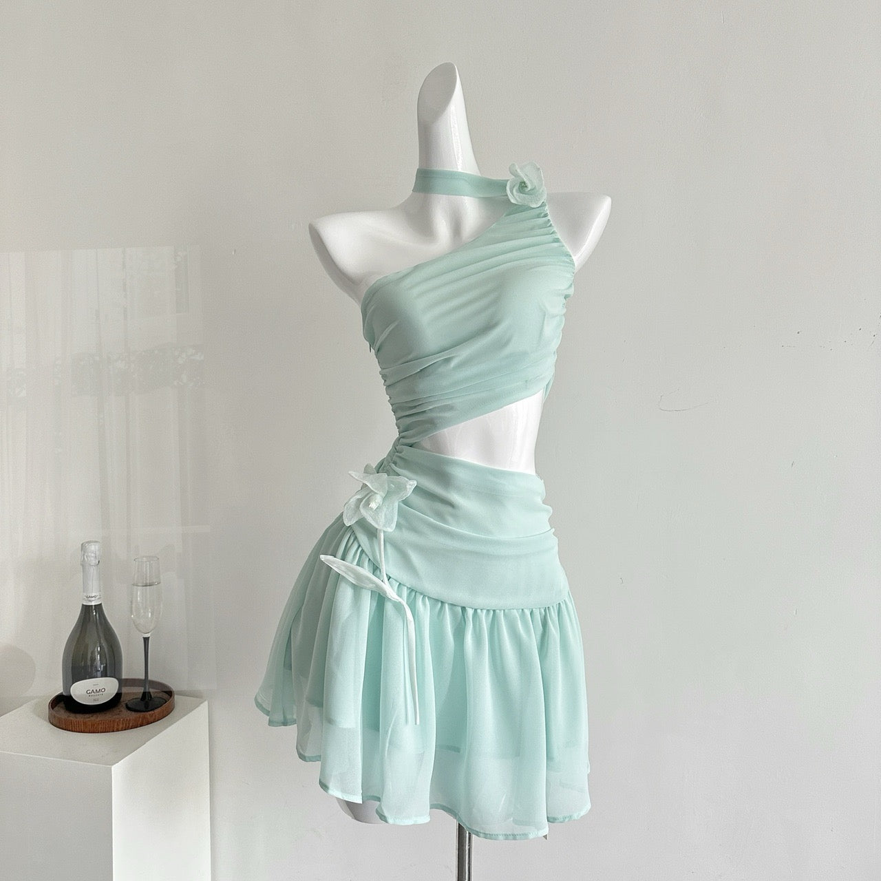 丝萝乔木 斜肩露腰网纱连衣裙 Silk Vine & Tall Tree One-Shoulder Mesh Dress with Cutout Waist