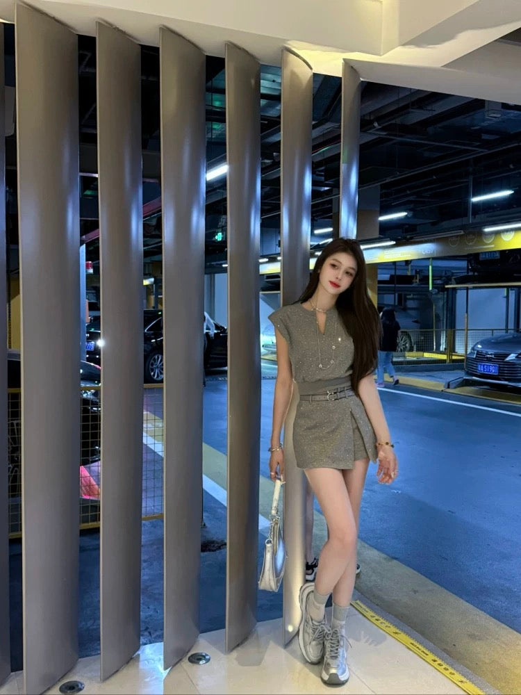 耀眼的她 V领开叉上衣烫钻套装 Dazzling Her V-Neck Slit Top Rhinestone Set