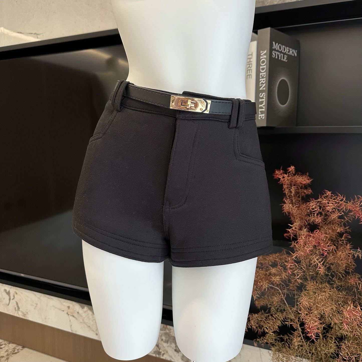 元气贝贝 百搭高腰配腰带热裤 Energetic Bebe Versatile High-Waisted Belted Shorts