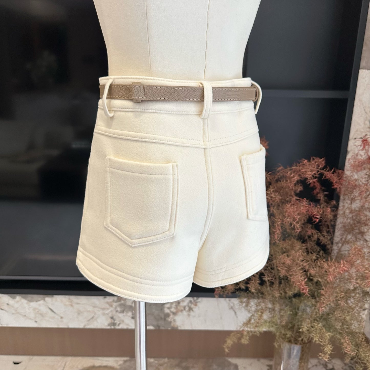 元气贝贝 百搭高腰配腰带热裤 Energetic Bebe Versatile High-Waisted Belted Shorts