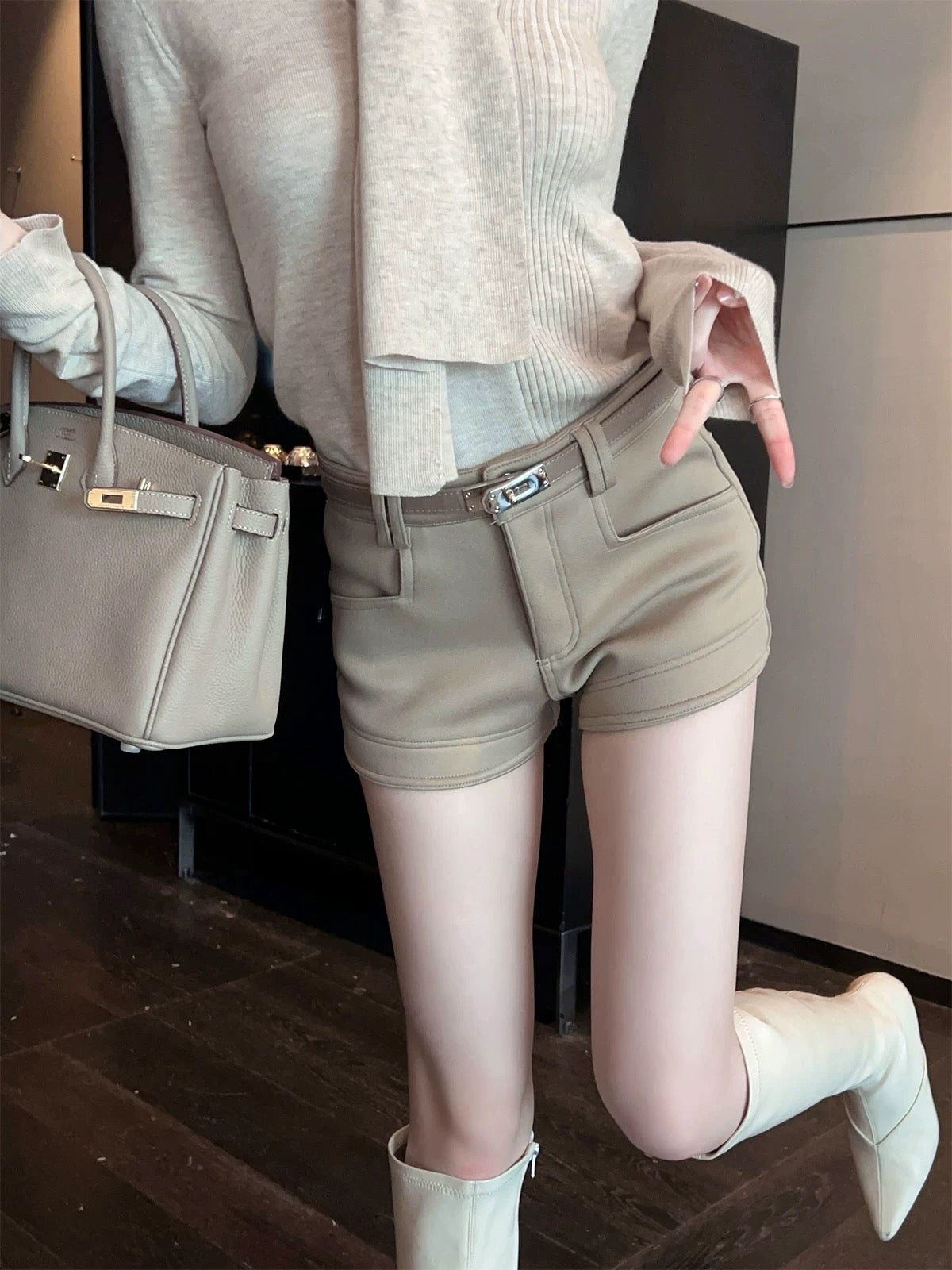 元气贝贝 百搭高腰配腰带热裤 Energetic Bebe Versatile High-Waisted Belted Shorts