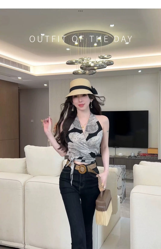 美学背心 复古轻奢设计印花上衣 Aesthetic Tank Top with Vintage-Inspired Luxe Print Design