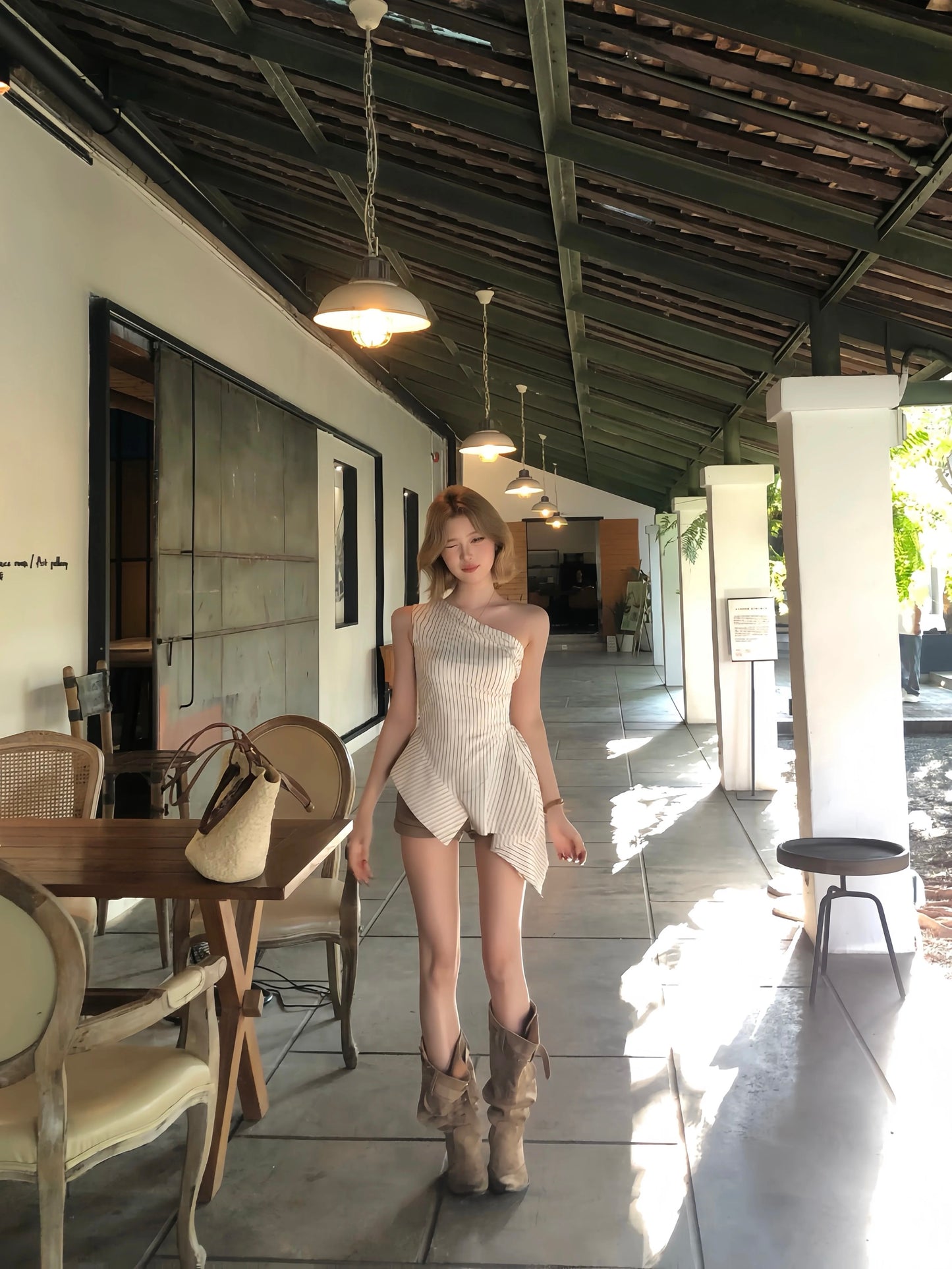 暮光 条纹露肩不规则上衣 Twilight Striped Off-Shoulder Asymmetrical Top