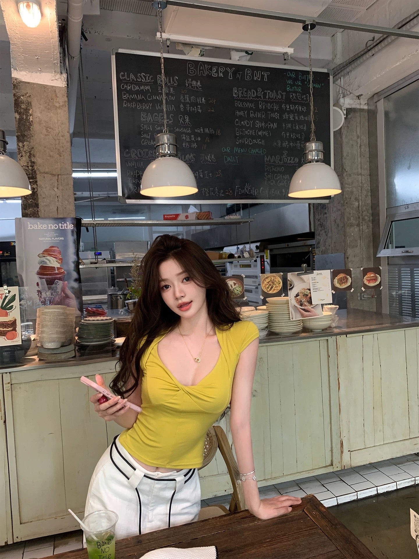 韩女天菜 气质减龄扭结上衣 Korean Muse Style Knot Top – Elegant & Youthful