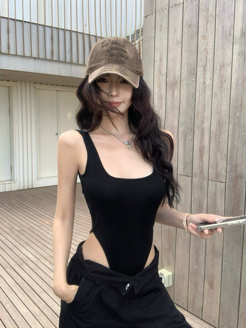 无法抗拒 辣妹背影带胸垫美背连体衣 Irresistible Baddie Backless Bodysuit with Built-in Padding