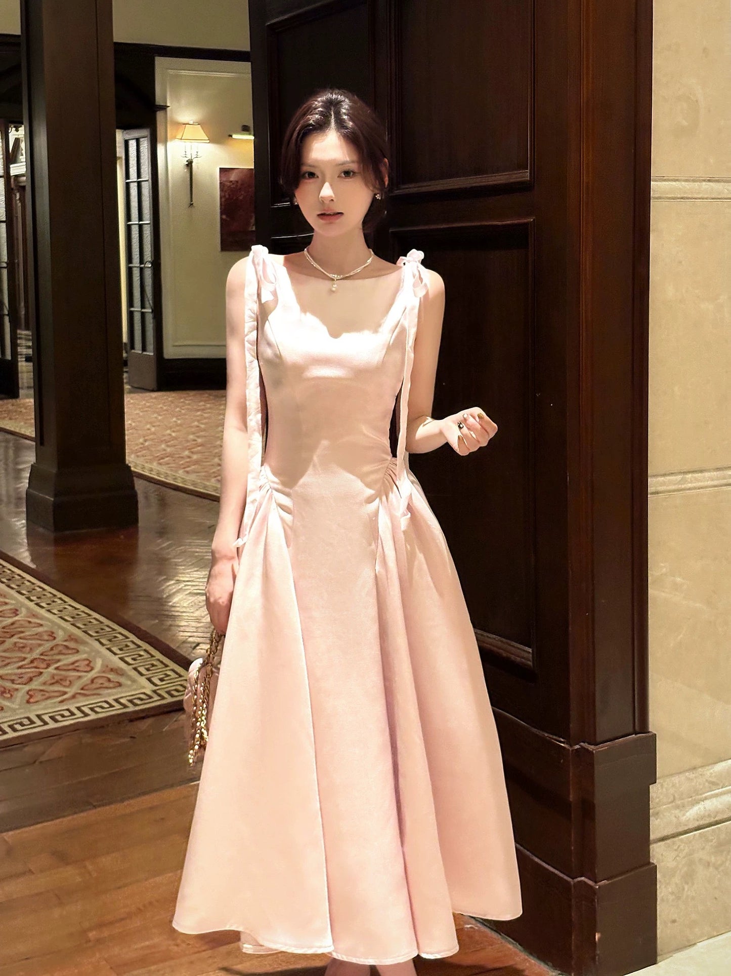 天鹅湖畔 法式缎面粉色蝴蝶结连衣裙 Swan Lake french satin pink bow dress