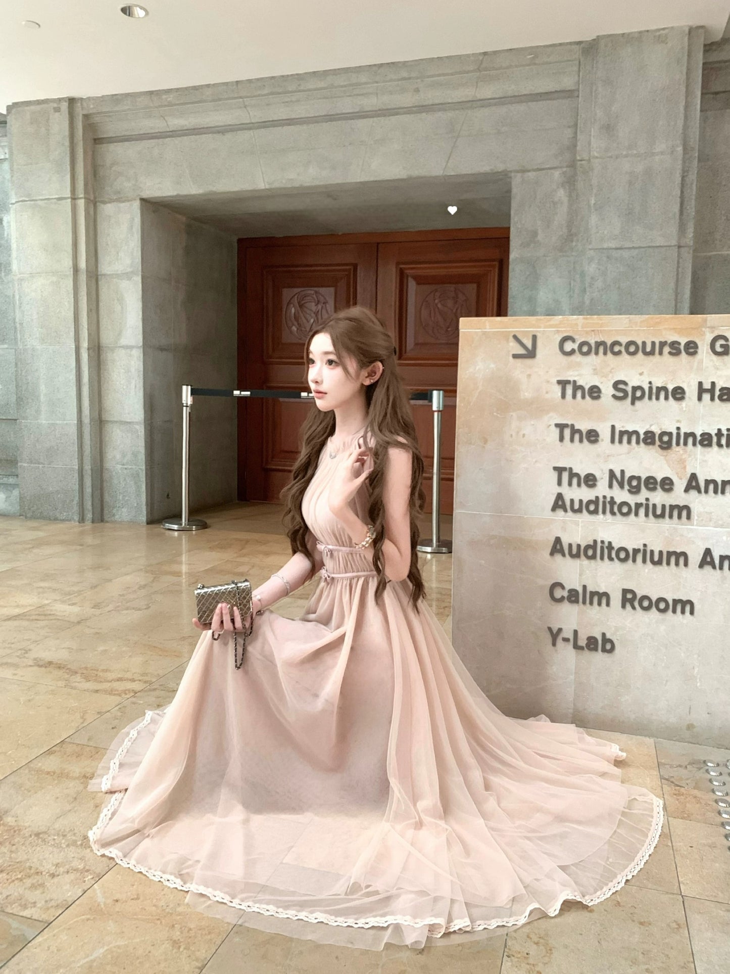 Sorbet微醺 裸粉雾紫色挂脖不规则连衣裙 Sorbet Tipsy Halter Neck Asymmetrical Dress in Nude Pink and Misty Purple