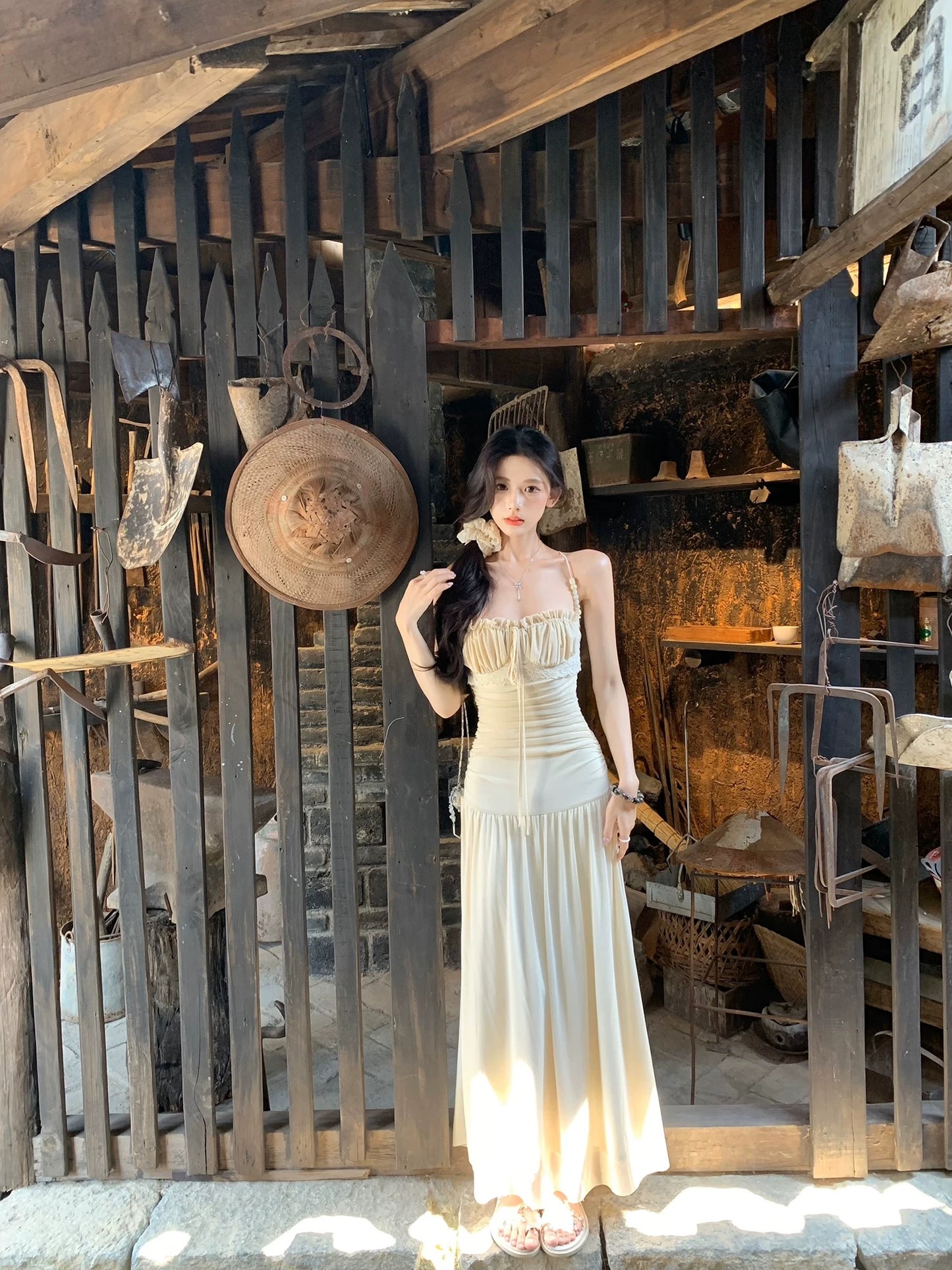 柔欲美神 吊带褶皱收腰显瘦连衣裙 Soft Goddess Ruched Waist-Slimming Spaghetti Strap Dress