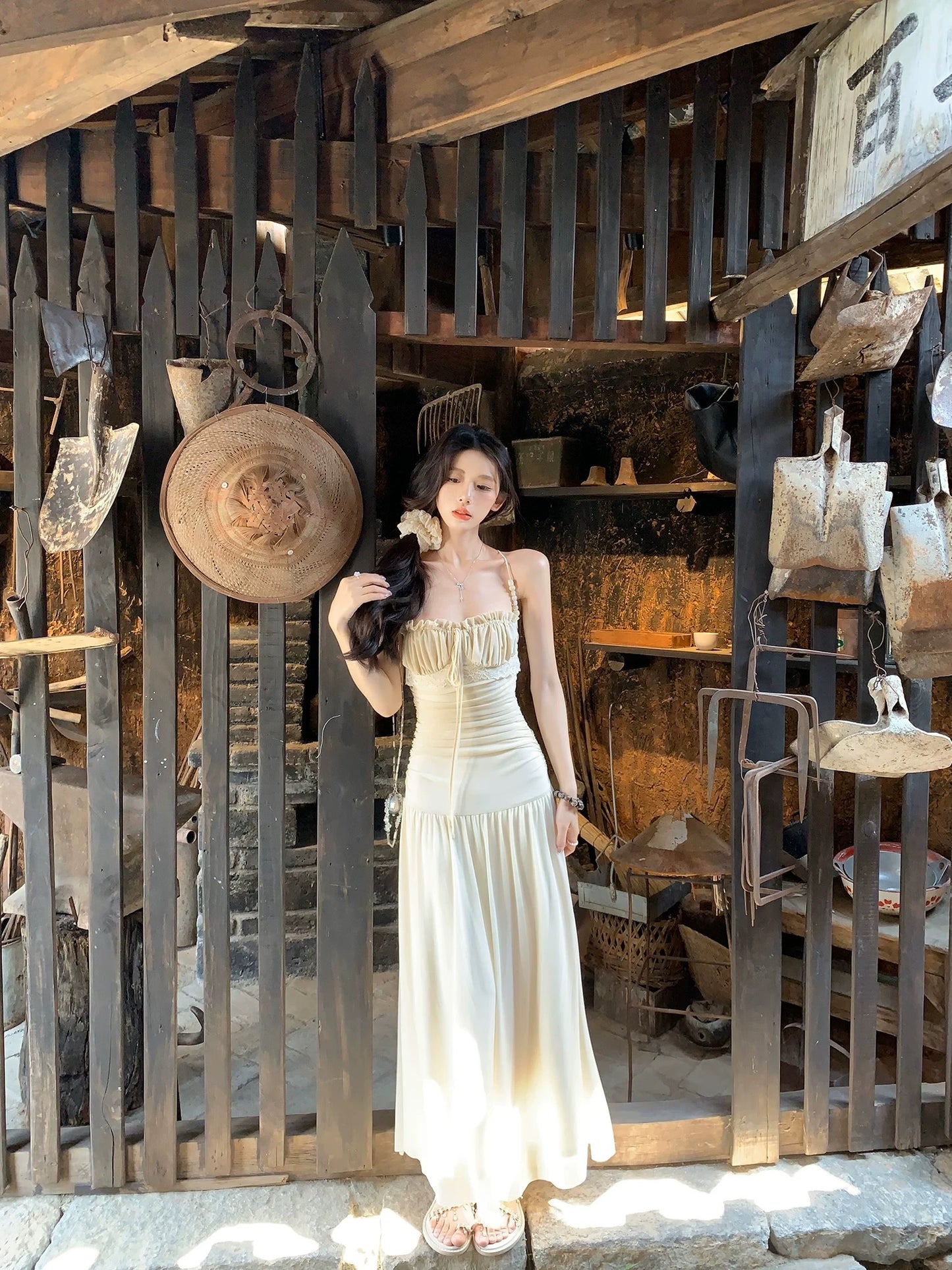 柔欲美神 吊带褶皱收腰显瘦连衣裙 Soft Goddess Ruched Waist-Slimming Spaghetti Strap Dress