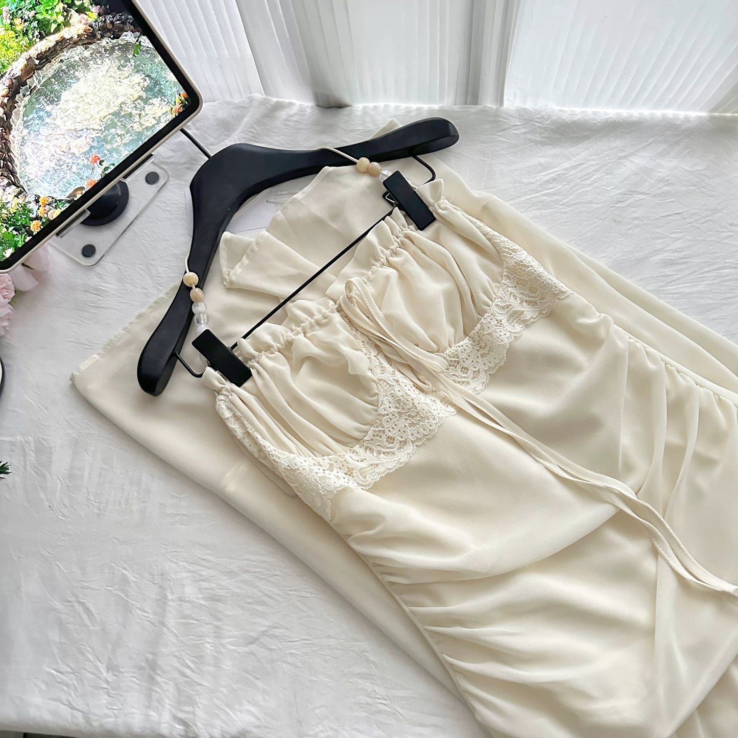 柔欲美神 吊带褶皱收腰显瘦连衣裙 Soft Goddess Ruched Waist-Slimming Spaghetti Strap Dress