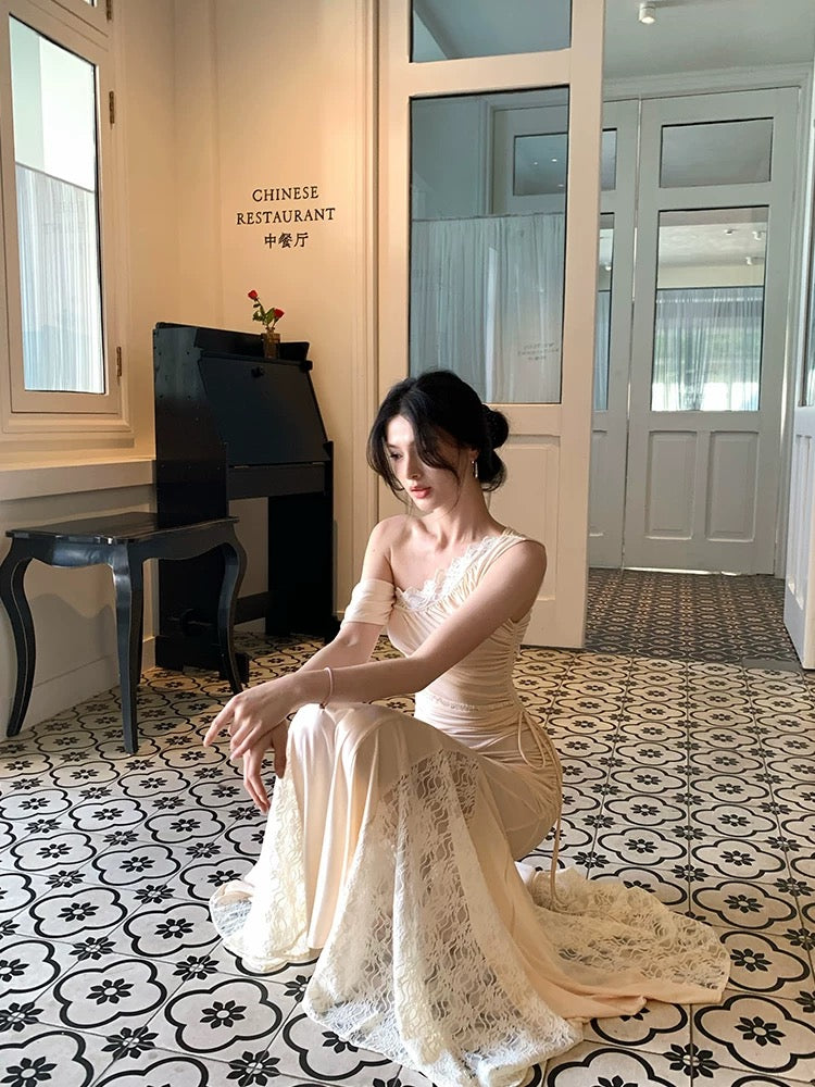 法式香氛 斜肩蕾丝连衣裙French-Inspired Fragrance One-Shoulder Lace Dress