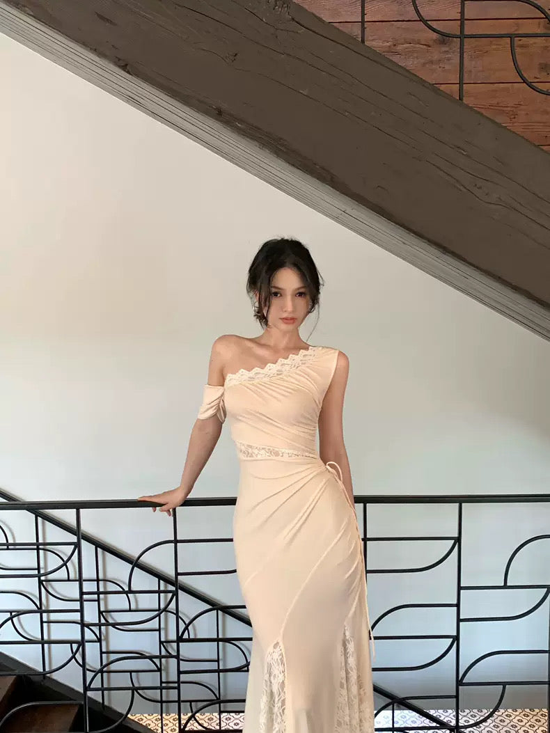法式香氛 斜肩蕾丝连衣裙French-Inspired Fragrance One-Shoulder Lace Dress