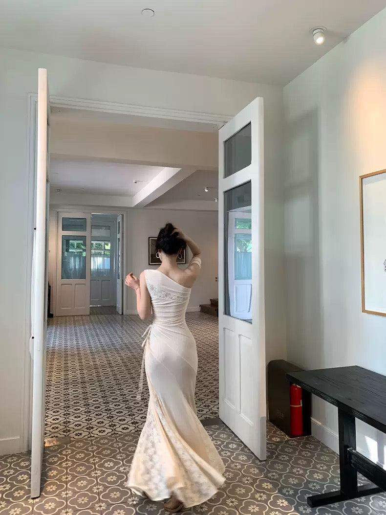 法式香氛 斜肩蕾丝连衣裙French-Inspired Fragrance One-Shoulder Lace Dress