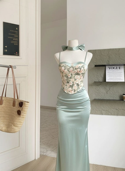 豆蔻灵动 3-Piece Set Floral Cami, Drape Skirt, and Oversized Bow Accessory