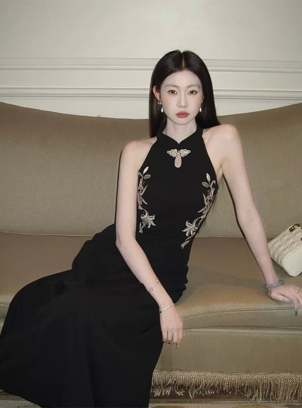 墨上花开 气质矜贵刺绣旗袍连衣裙 Ink Blossoms · Elegant Embroidered Cheongsam Dress