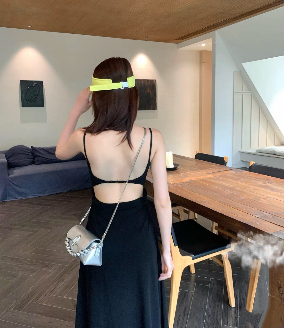 氛围露背 带胸垫露背吊带连衣裙 Atmosphere Backless Cami Dress with Built-in Pads