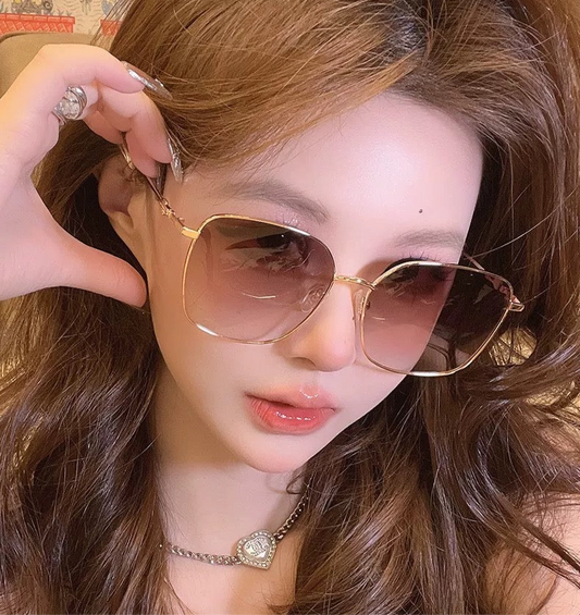 茶色渐变 金框时尚大框墨镜 Brown Gradient Oversized Sunglasses with Gold Frame