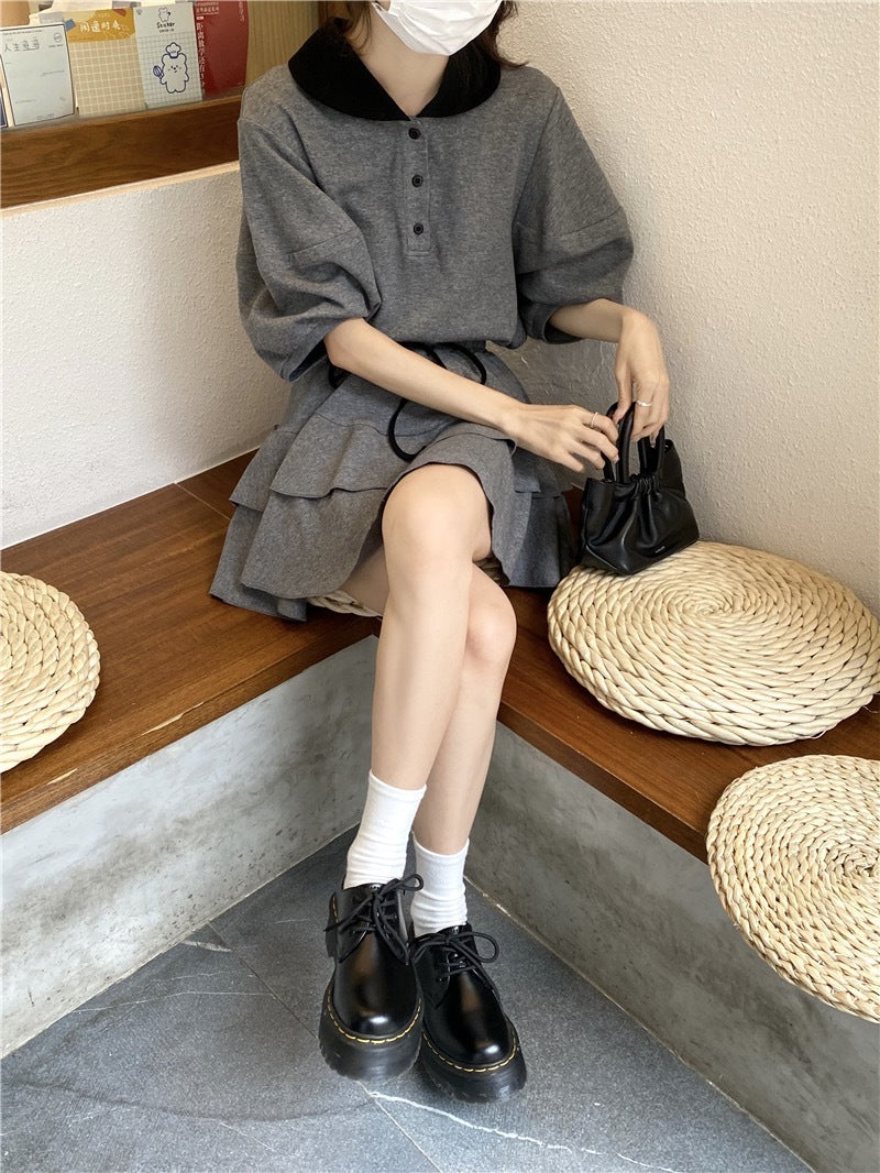 休闲度假 - 学院风撞色翻短袖上衣/蛋糕半裙 Casual Vacation - College-style Color-blocked Short-sleeve Top/Tiered Cake Skirt