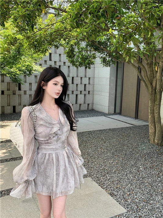 墨色鸢尾 - 黑灰扎染V领荷叶边春夏连衣裙 Iris in Ink - Black and Grey Tie-Dye V-Neck Ruffle Hem Dress