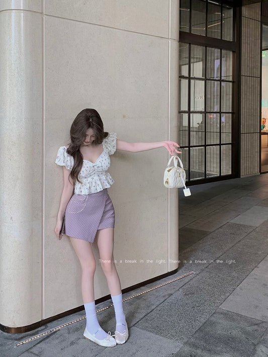 妖媚花蔓 - 法式纯欲V领碎花短袖衬衫/不规则短裙 French Pure Desire V-neck Floral Short Sleeve Blouse