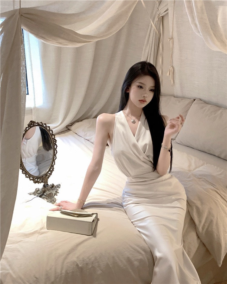 魅力绽放 - 高级缎面名媛贵妇连衣裙 Premium Satin Noblewoman's Dress