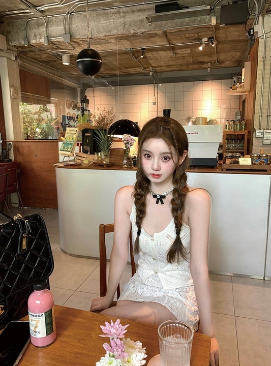 妮妮杂志款 - 镂空刺绣吊带背心/半身裙 Hollow Out Embroidered Spaghetti Strap Camisole/Asymmetrical Skirt.