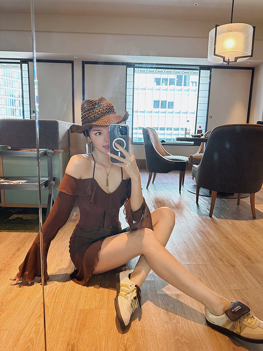 风情万种 - 设计感荷叶边挂脖长袖连衣裙 Stylish Ruffled Halter Long Sleeve Dress