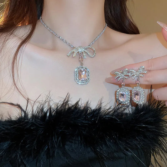 梦幻丝带 - 镶钻方形蝴蝶结项链耳环套装 Dreamy Ribbon - Diamond-Set Square Bow Necklace and Earring Set