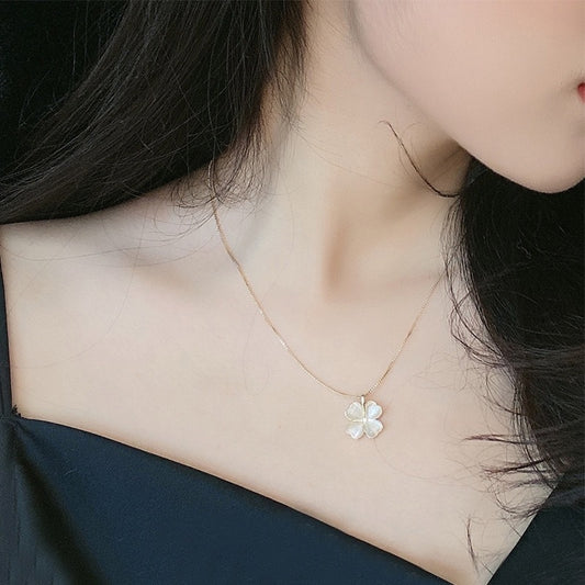 花语韩园 - 高级感四叶猫眼石项链/锁骨链  Huayu Korean Garden Premium Four-Leaf Cat's Eye Stone Necklace/Collarbone Chain