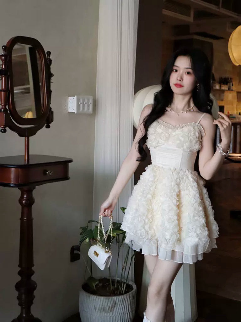 雪芸奶油 甜美亮片提花高腰吊带连衣裙 Sequined Jacquard High-Waist Suspender Dress