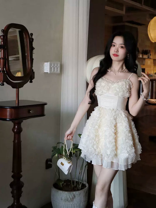 雪芸奶油 甜美亮片提花高腰吊带连衣裙 Sequined Jacquard High-Waist Suspender Dress