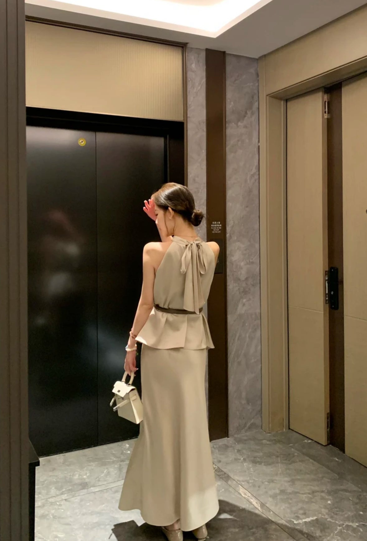 矜贵佳人 高级感无袖挂脖气质上衣/半裙套装 Elegant Sleeveless Halter Neck Top/Skirt Set