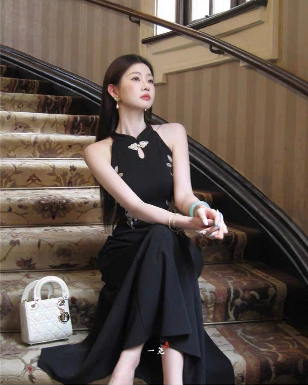 墨上花开 气质矜贵刺绣旗袍连衣裙 Ink Blossoms · Elegant Embroidered Cheongsam Dress