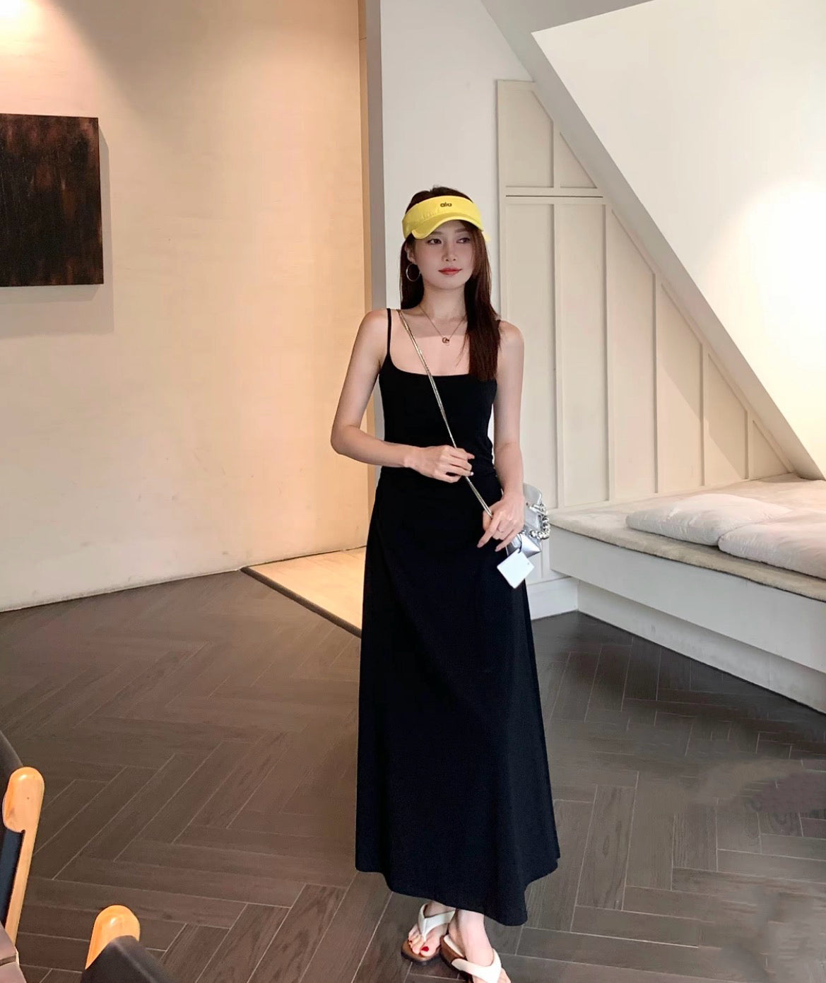 氛围露背 带胸垫露背吊带连衣裙 Atmosphere Backless Cami Dress with Built-in Pads