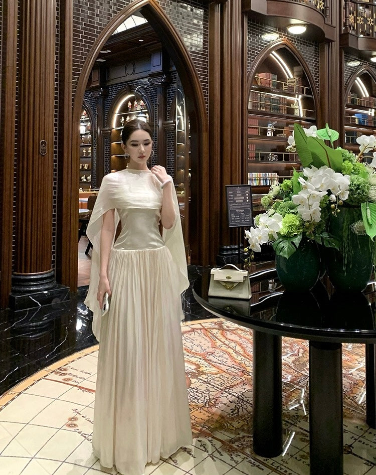 优雅回归 法式挂脖小轻礼服绝美连衣裙 Elegant Return · French Halter Mini Evening Dress