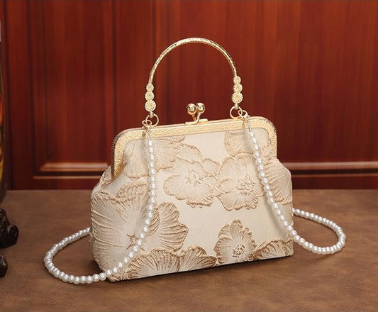 云中月 新中式夹子包庄严手提口金包珍珠包 Moon-in-the-Clouds New Chinese-Style Clip Bag – Elegant Frame Handbag with Pearl Details