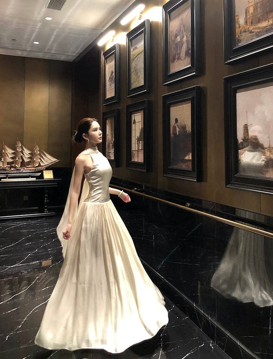 优雅回归 法式挂脖小轻礼服绝美连衣裙 Elegant Return · French Halter Mini Evening Dress