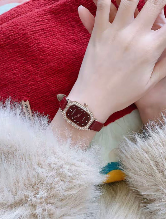 微醺波尔多  镶钻真皮腕表 Bordeaux Glow Diamond-Encrusted Leather Watch