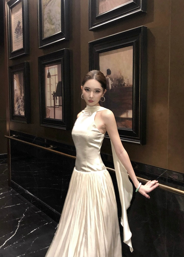 优雅回归 法式挂脖小轻礼服绝美连衣裙 Elegant Return · French Halter Mini Evening Dress