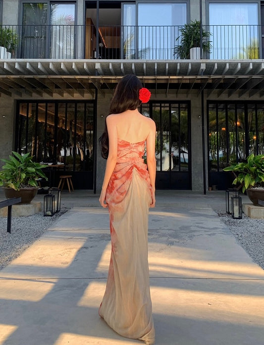 繁华 抹胸度假风情碎花裙 Vibrant Strapless Floral Dress with Vacation Vibes