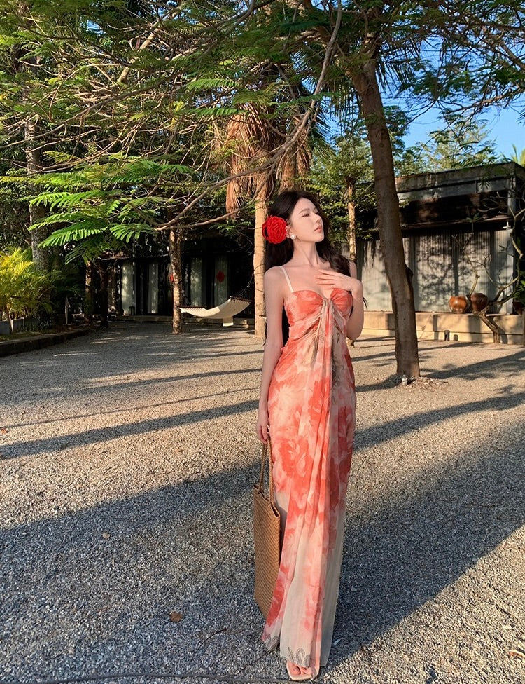 繁华 抹胸度假风情碎花裙 Vibrant Strapless Floral Dress with Vacation Vibes